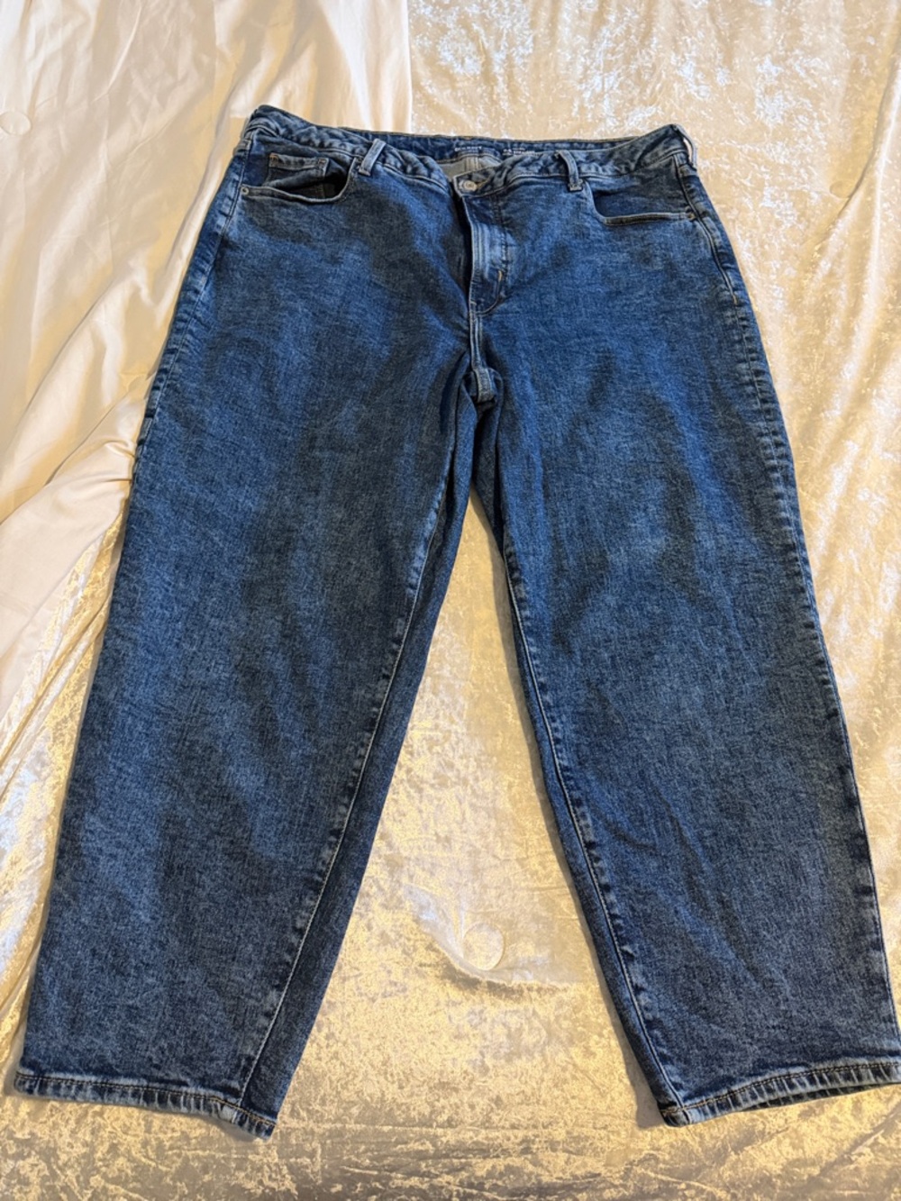 Wms Straight-Leg Jeans in Dark Blue Vintage Wash With Smoothing pockets
